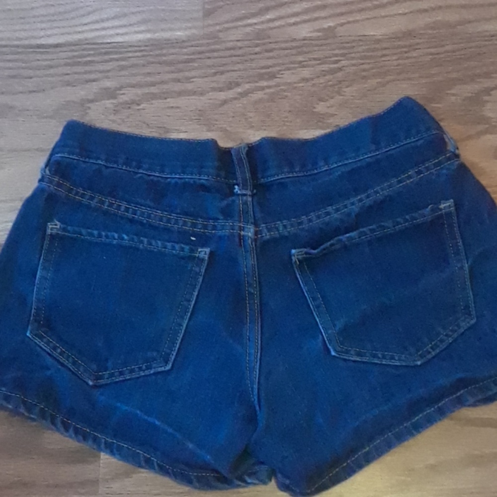 Shorts - Picture 2 of 4